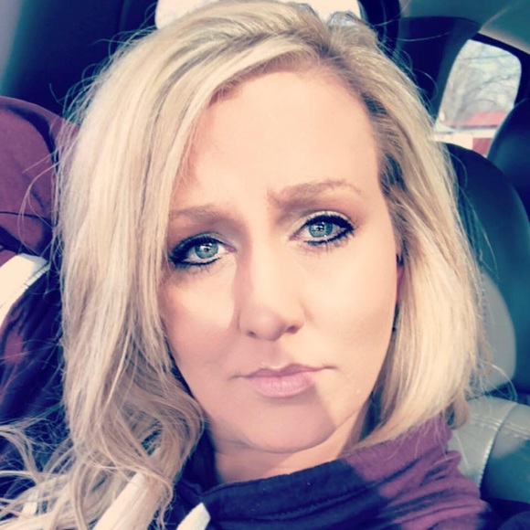 Meet your Posher, Megan - Picture 3 of 5